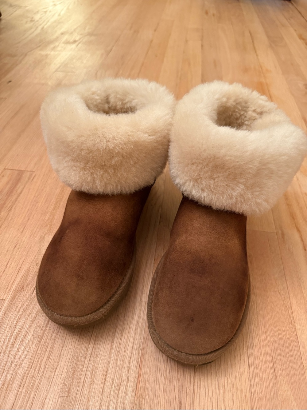 UGG Classic Short II Chestnut Sheepskin Boots Women’s Size 10 EU 41